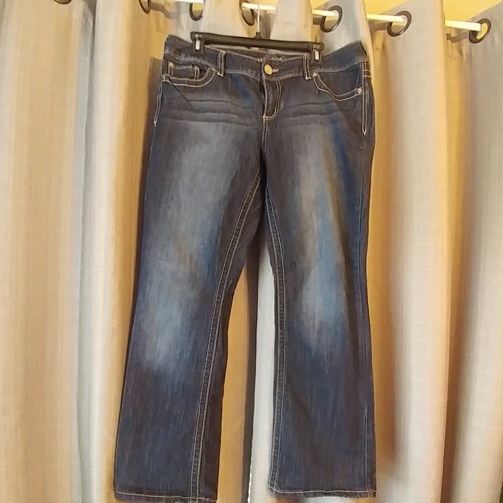 Maurices jeans